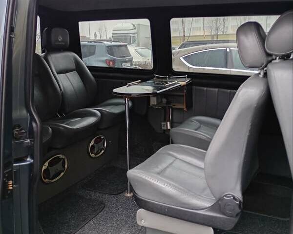 Серый Фольксваген Мультиван, объемом двигателя 2.5 л и пробегом 349 тыс. км за 6900 $, фото 9 на Automoto.ua