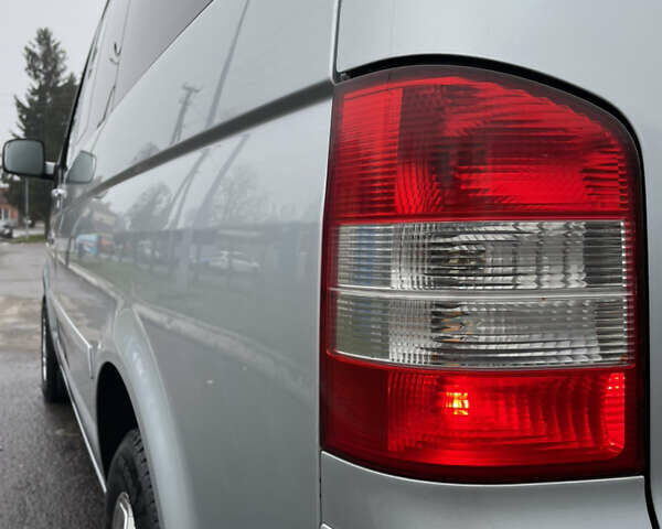 Серый Фольксваген Мультиван, объемом двигателя 1.98 л и пробегом 116 тыс. км за 14000 $, фото 5 на Automoto.ua