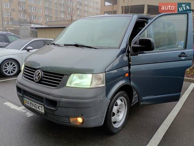 Серый Фольксваген Мультиван, объемом двигателя 2.5 л и пробегом 349 тыс. км за 6900 $, фото 2 на Automoto.ua
