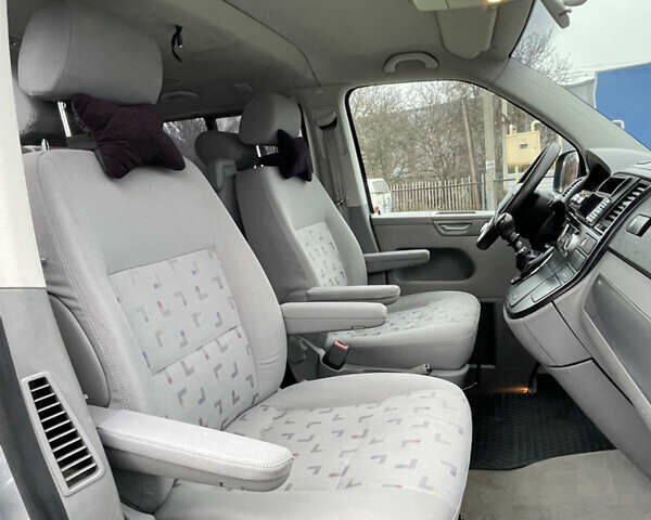 Сірий Фольксваген Мультиван, об'ємом двигуна 1.98 л та пробігом 116 тис. км за 13500 $, фото 31 на Automoto.ua