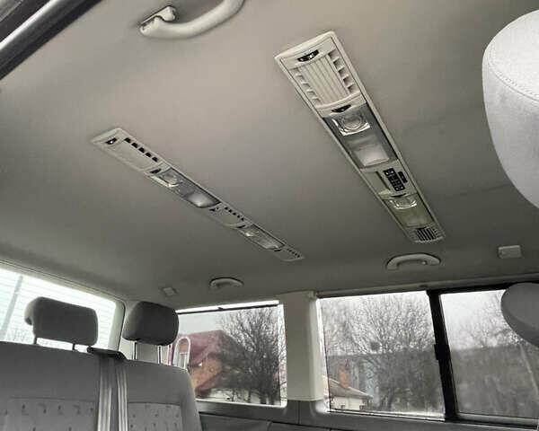 Серый Фольксваген Мультиван, объемом двигателя 1.98 л и пробегом 116 тыс. км за 14000 $, фото 40 на Automoto.ua