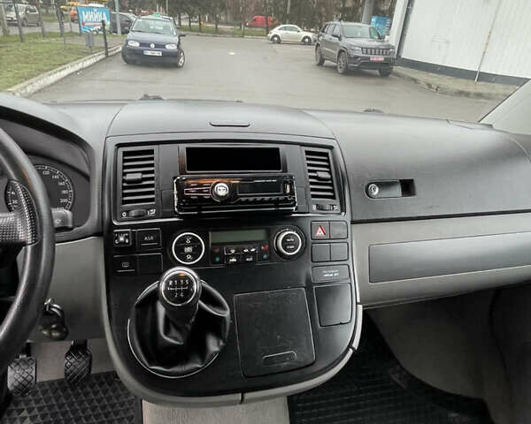 Серый Фольксваген Мультиван, объемом двигателя 1.98 л и пробегом 116 тыс. км за 14000 $, фото 16 на Automoto.ua