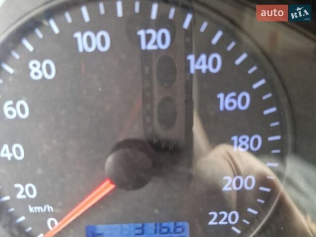 Серый Фольксваген Мультиван, объемом двигателя 2.46 л и пробегом 220 тыс. км за 8700 $, фото 20 на Automoto.ua