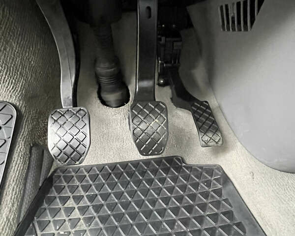 Серый Фольксваген Мультиван, объемом двигателя 1.98 л и пробегом 116 тыс. км за 14000 $, фото 19 на Automoto.ua