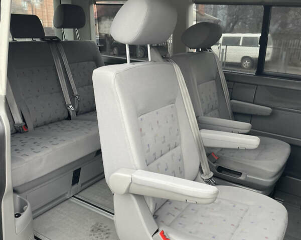 Сірий Фольксваген Мультиван, об'ємом двигуна 1.98 л та пробігом 116 тис. км за 13500 $, фото 44 на Automoto.ua