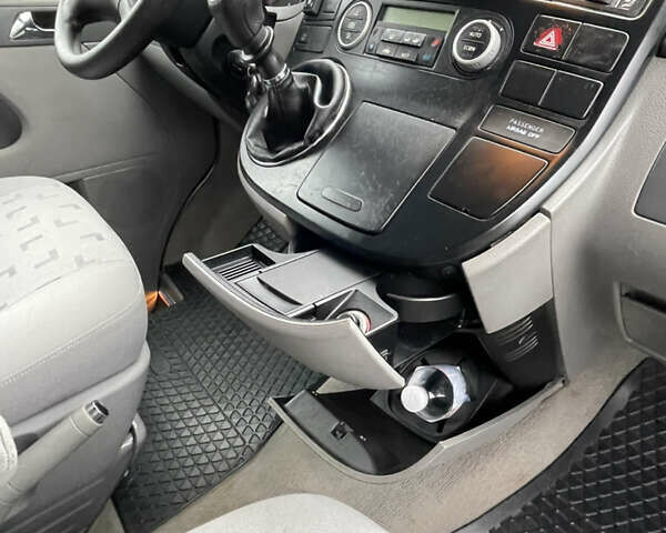 Серый Фольксваген Мультиван, объемом двигателя 1.98 л и пробегом 116 тыс. км за 14000 $, фото 35 на Automoto.ua