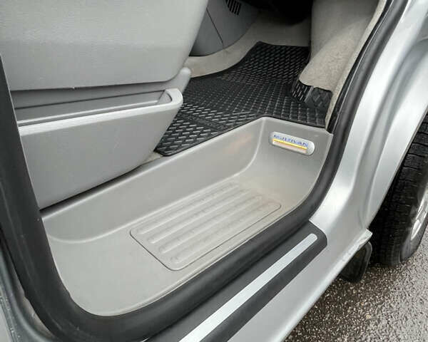 Сірий Фольксваген Мультиван, об'ємом двигуна 1.98 л та пробігом 116 тис. км за 13500 $, фото 30 на Automoto.ua