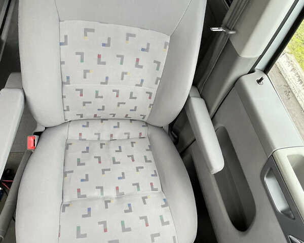 Сірий Фольксваген Мультиван, об'ємом двигуна 1.98 л та пробігом 116 тис. км за 13500 $, фото 33 на Automoto.ua