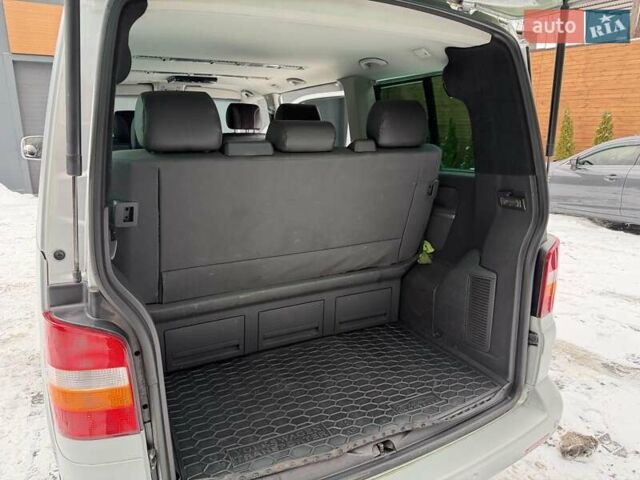 Серый Фольксваген Мультиван, объемом двигателя 2.46 л и пробегом 230 тыс. км за 9900 $, фото 11 на Automoto.ua