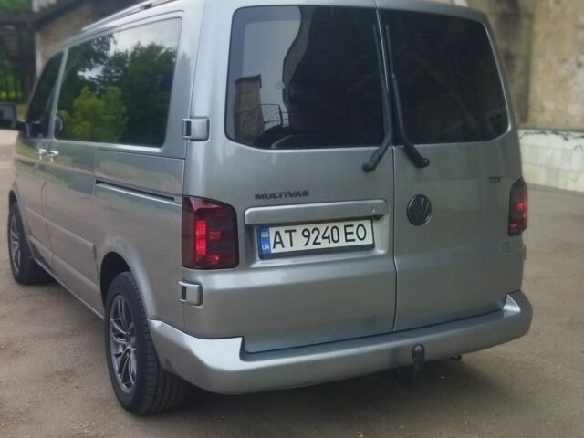 Сірий Фольксваген Мультиван, об'ємом двигуна 2.5 л та пробігом 328 тис. км за 12800 $, фото 3 на Automoto.ua