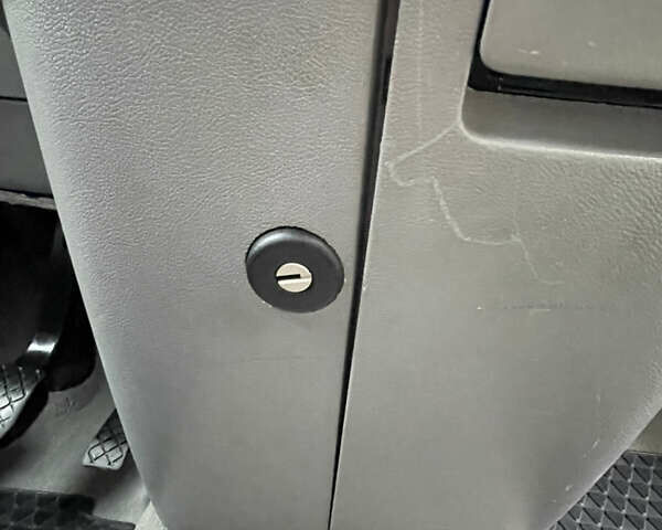 Серый Фольксваген Мультиван, объемом двигателя 1.98 л и пробегом 116 тыс. км за 14000 $, фото 34 на Automoto.ua