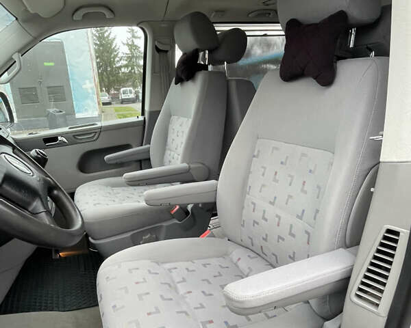 Сірий Фольксваген Мультиван, об'ємом двигуна 1.98 л та пробігом 116 тис. км за 13500 $, фото 20 на Automoto.ua