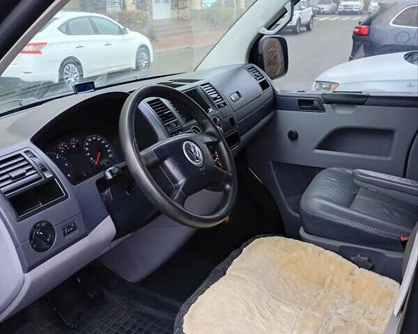 Серый Фольксваген Мультиван, объемом двигателя 2.5 л и пробегом 349 тыс. км за 6900 $, фото 13 на Automoto.ua