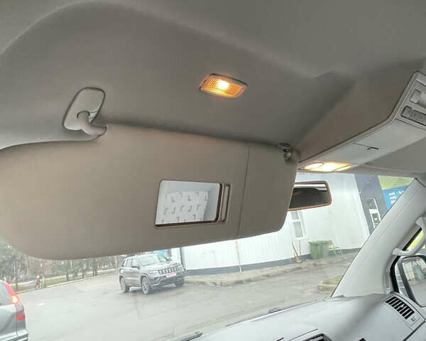 Сірий Фольксваген Мультиван, об'ємом двигуна 1.98 л та пробігом 116 тис. км за 13500 $, фото 27 на Automoto.ua