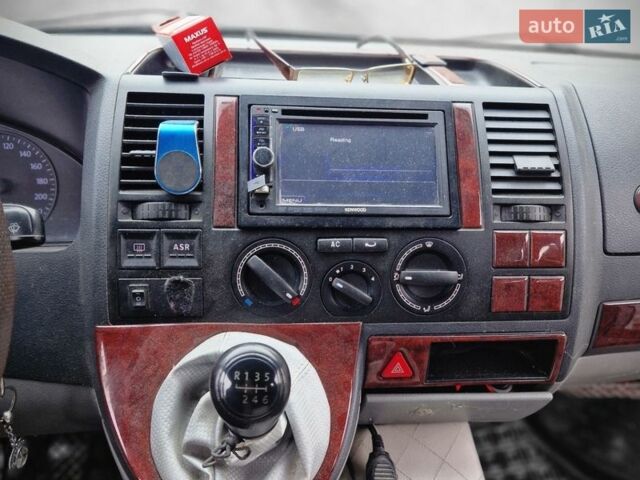 Серый Фольксваген Мультиван, объемом двигателя 2.46 л и пробегом 220 тыс. км за 8700 $, фото 19 на Automoto.ua