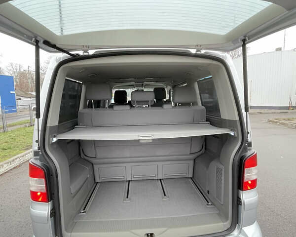 Серый Фольксваген Мультиван, объемом двигателя 1.98 л и пробегом 116 тыс. км за 14000 $, фото 13 на Automoto.ua