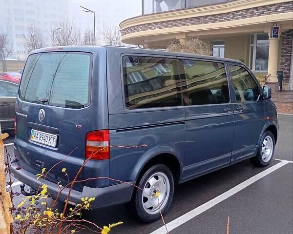 Серый Фольксваген Мультиван, объемом двигателя 2.5 л и пробегом 349 тыс. км за 6900 $, фото 4 на Automoto.ua