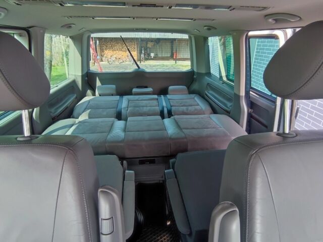 Сірий Фольксваген Мультиван, об'ємом двигуна 2.5 л та пробігом 345 тис. км за 15000 $, фото 1 на Automoto.ua