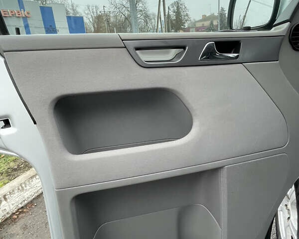 Серый Фольксваген Мультиван, объемом двигателя 1.98 л и пробегом 116 тыс. км за 14000 $, фото 22 на Automoto.ua