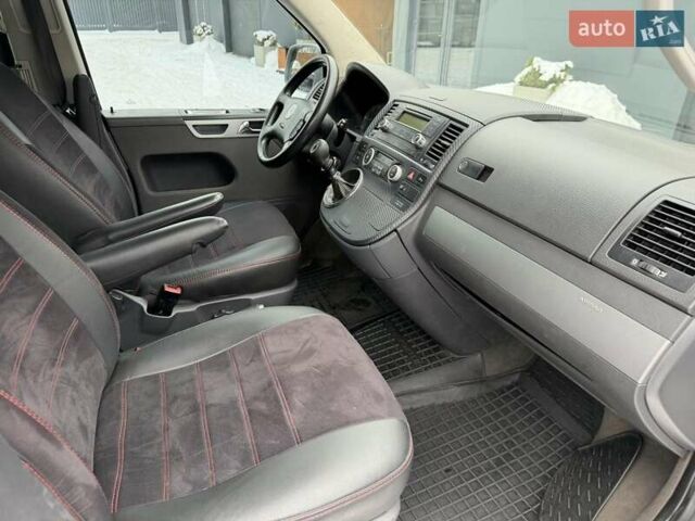 Серый Фольксваген Мультиван, объемом двигателя 2.46 л и пробегом 230 тыс. км за 9900 $, фото 25 на Automoto.ua