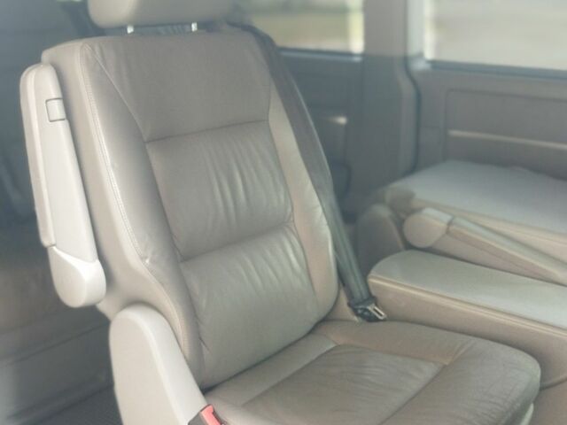 Сірий Фольксваген Мультиван, об'ємом двигуна 2.5 л та пробігом 328 тис. км за 12800 $, фото 6 на Automoto.ua