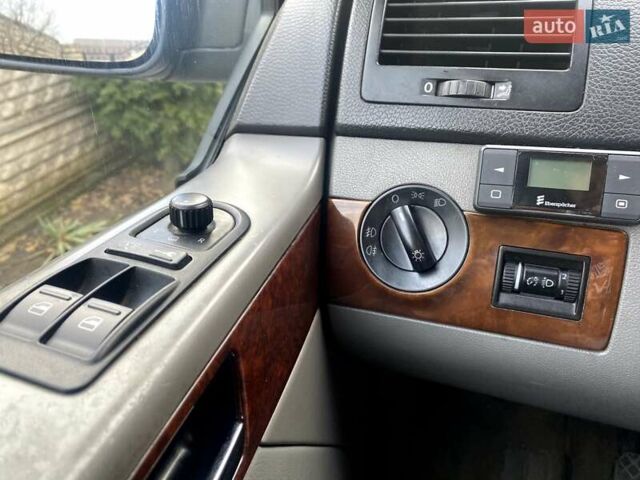 Серый Фольксваген Мультиван, объемом двигателя 2.46 л и пробегом 278 тыс. км за 10700 $, фото 11 на Automoto.ua