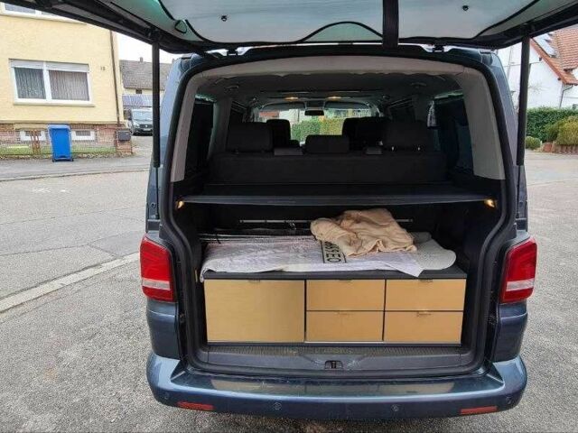 Серый Фольксваген Мультиван, объемом двигателя 2.5 л и пробегом 370 тыс. км за 11500 $, фото 7 на Automoto.ua