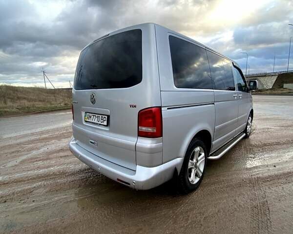 Серый Фольксваген Мультиван, объемом двигателя 2.46 л и пробегом 278 тыс. км за 10700 $, фото 3 на Automoto.ua