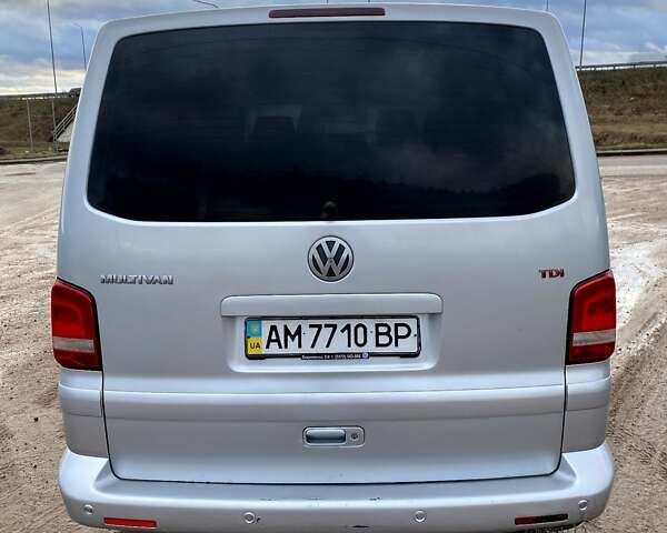 Серый Фольксваген Мультиван, объемом двигателя 2.46 л и пробегом 278 тыс. км за 10700 $, фото 7 на Automoto.ua