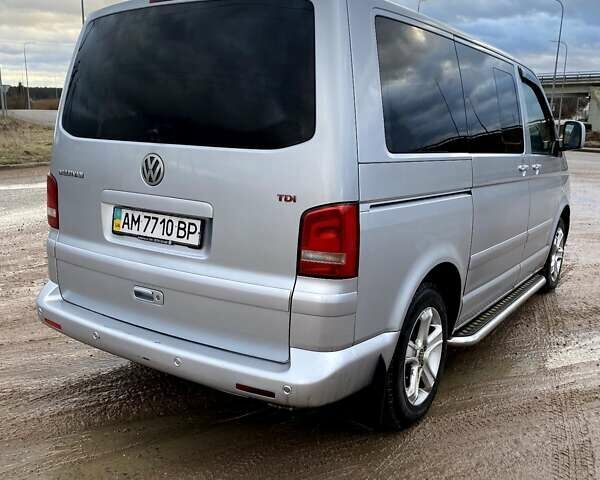Серый Фольксваген Мультиван, объемом двигателя 2.46 л и пробегом 278 тыс. км за 10700 $, фото 15 на Automoto.ua
