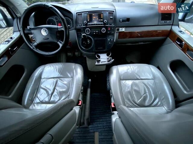 Серый Фольксваген Мультиван, объемом двигателя 2.46 л и пробегом 278 тыс. км за 10700 $, фото 21 на Automoto.ua