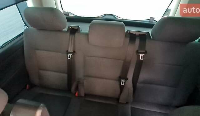 Серый Фольксваген Мультиван, объемом двигателя 2.5 л и пробегом 370 тыс. км за 12000 $, фото 9 на Automoto.ua