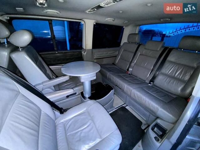 Серый Фольксваген Мультиван, объемом двигателя 2.46 л и пробегом 278 тыс. км за 10700 $, фото 22 на Automoto.ua