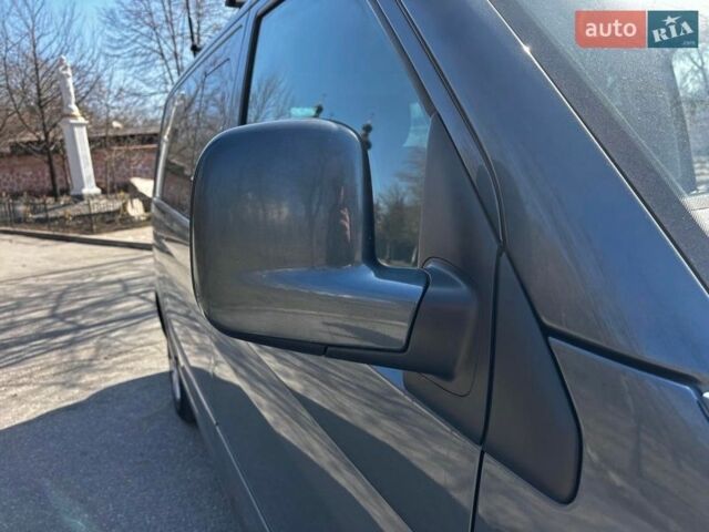 Серый Фольксваген Мультиван, объемом двигателя 2.5 л и пробегом 348 тыс. км за 11990 $, фото 9 на Automoto.ua