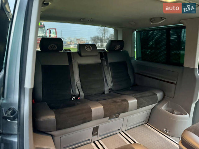 Серый Фольксваген Мультиван, объемом двигателя 2.5 л и пробегом 359 тыс. км за 16999 $, фото 14 на Automoto.ua