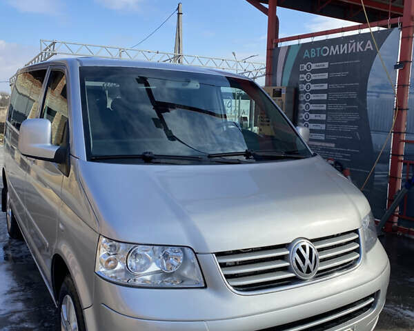 Серый Фольксваген Мультиван, объемом двигателя 2.46 л и пробегом 360 тыс. км за 13000 $, фото 5 на Automoto.ua