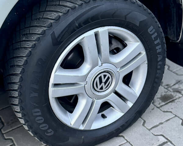 Сірий Фольксваген Мультиван, об'ємом двигуна 2.5 л та пробігом 357 тис. км за 13750 $, фото 8 на Automoto.ua