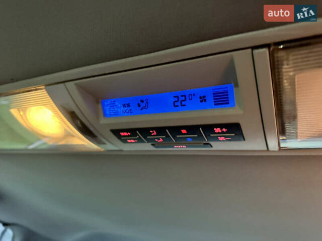 Серый Фольксваген Мультиван, объемом двигателя 2.5 л и пробегом 359 тыс. км за 16999 $, фото 11 на Automoto.ua