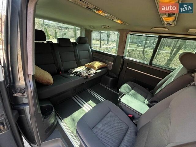 Серый Фольксваген Мультиван, объемом двигателя 2.5 л и пробегом 348 тыс. км за 11990 $, фото 15 на Automoto.ua