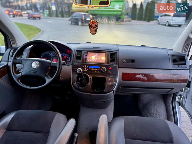 Сірий Фольксваген Мультиван, об'ємом двигуна 2.5 л та пробігом 357 тис. км за 13750 $, фото 15 на Automoto.ua