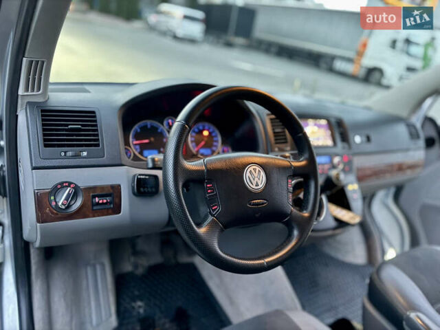 Сірий Фольксваген Мультиван, об'ємом двигуна 2.5 л та пробігом 357 тис. км за 13750 $, фото 20 на Automoto.ua