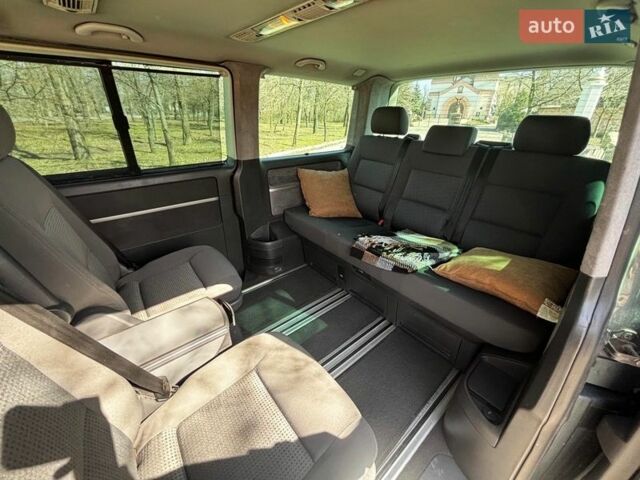 Серый Фольксваген Мультиван, объемом двигателя 2.5 л и пробегом 348 тыс. км за 11990 $, фото 16 на Automoto.ua