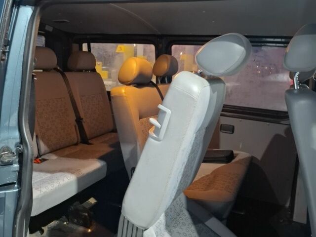 Сірий Фольксваген Мультиван, об'ємом двигуна 2.5 л та пробігом 282 тис. км за 5500 $, фото 5 на Automoto.ua