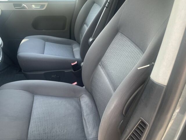 Серый Фольксваген Мультиван, объемом двигателя 2.5 л и пробегом 348 тыс. км за 11500 $, фото 10 на Automoto.ua