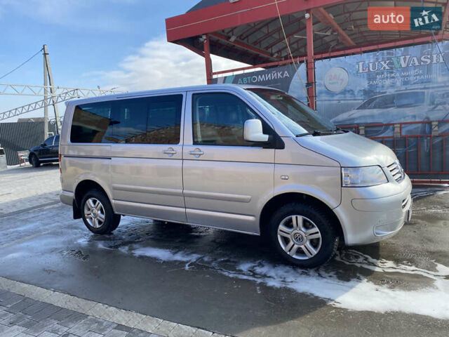Серый Фольксваген Мультиван, объемом двигателя 2.46 л и пробегом 360 тыс. км за 13000 $, фото 6 на Automoto.ua
