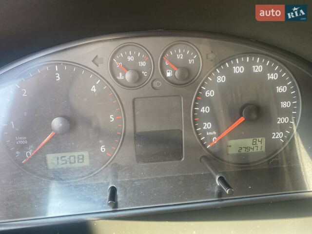 Сірий Фольксваген Мультиван, об'ємом двигуна 2.5 л та пробігом 280 тис. км за 15500 $, фото 12 на Automoto.ua