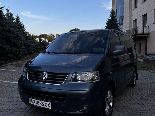 Сірий Фольксваген Мультиван, об'ємом двигуна 2.46 л та пробігом 385 тис. км за 12000 $, фото 1 на Automoto.ua
