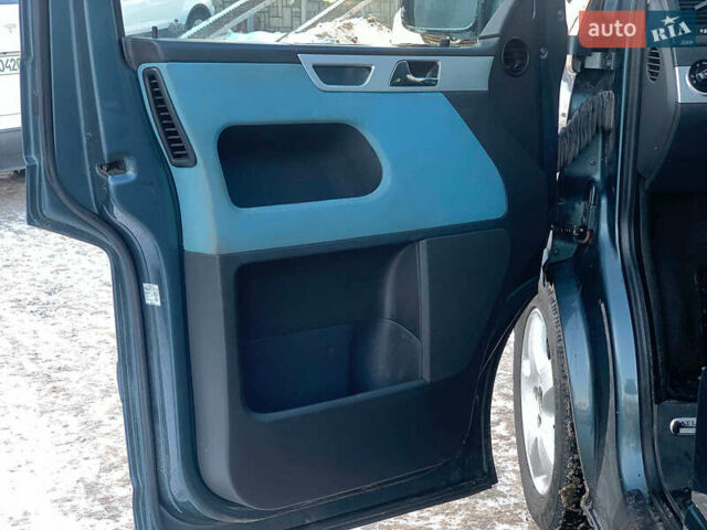 Серый Фольксваген Мультиван, объемом двигателя 2.46 л и пробегом 308 тыс. км за 12890 $, фото 16 на Automoto.ua