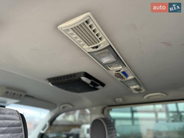 Серый Фольксваген Мультиван, объемом двигателя 2.5 л и пробегом 322 тыс. км за 14350 $, фото 13 на Automoto.ua