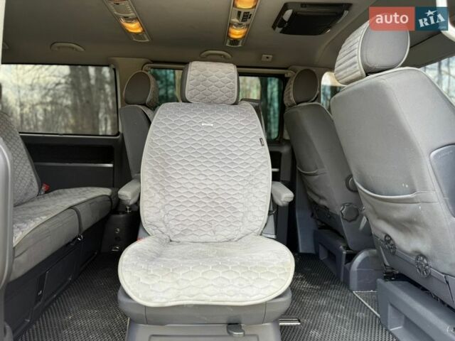 Серый Фольксваген Мультиван, объемом двигателя 2.5 л и пробегом 320 тыс. км за 12990 $, фото 11 на Automoto.ua